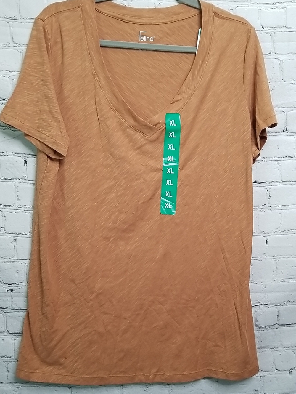 Felina womens Veeneck top size Xlarge NWT